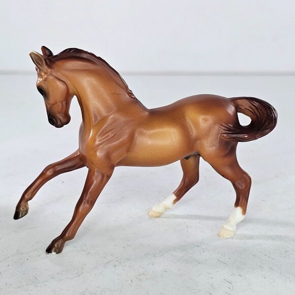 Breyer Stablemate Horse Warmblood Chestnut Two Socks #5412 G2 RUBS - Picture 4 of 9